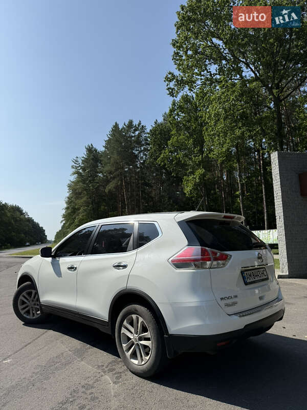 Внедорожник / Кроссовер Nissan Rogue 2015 в Олевске