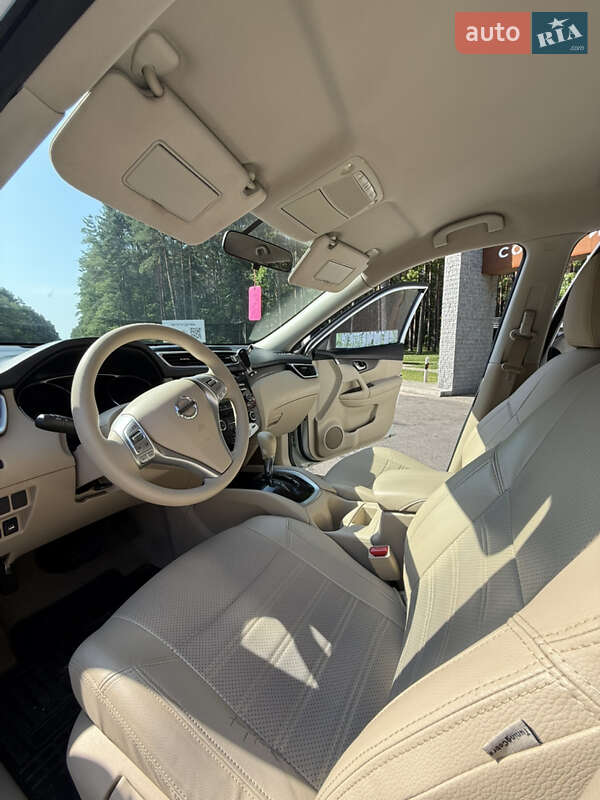 Внедорожник / Кроссовер Nissan Rogue 2015 в Олевске