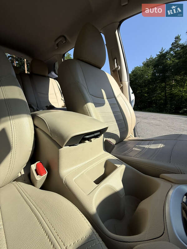 Внедорожник / Кроссовер Nissan Rogue 2015 в Олевске