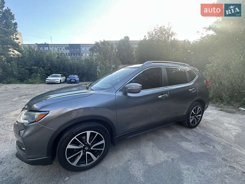 Позашляховик / Кросовер Nissan Rogue 2017 в  фото Позашляховик / Кросовер Nissan Rogue 2017 в