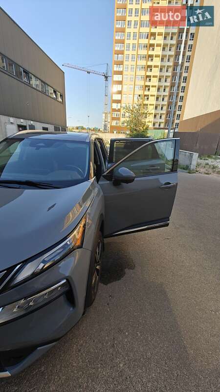 Позашляховик / Кросовер Nissan Rogue 2022 в Києві