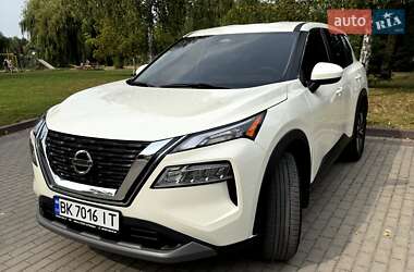 Внедорожник / Кроссовер Nissan Rogue 2023 в Киеве