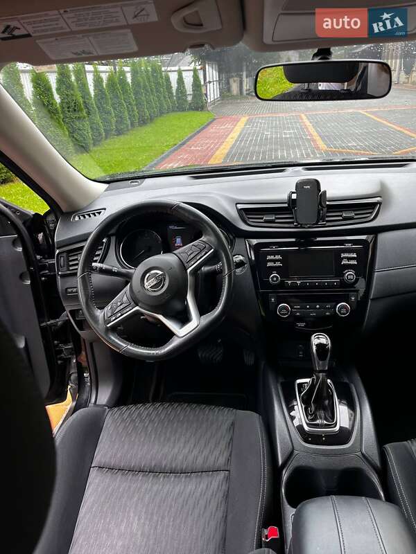 Внедорожник / Кроссовер Nissan Rogue 2017 в Хырове