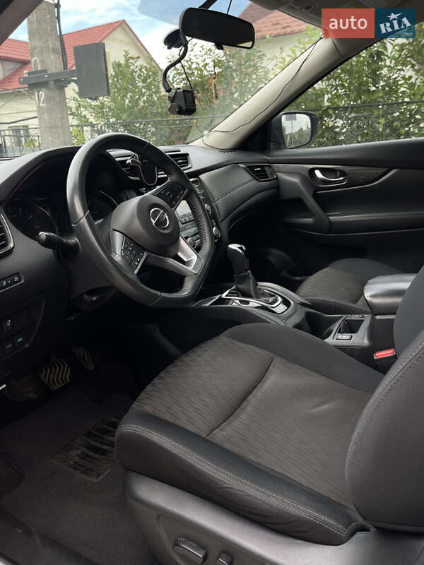 Внедорожник / Кроссовер Nissan Rogue 2017 в Львове