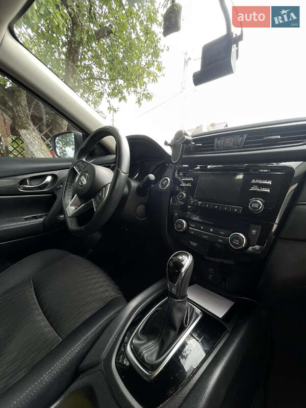 Внедорожник / Кроссовер Nissan Rogue 2017 в Львове