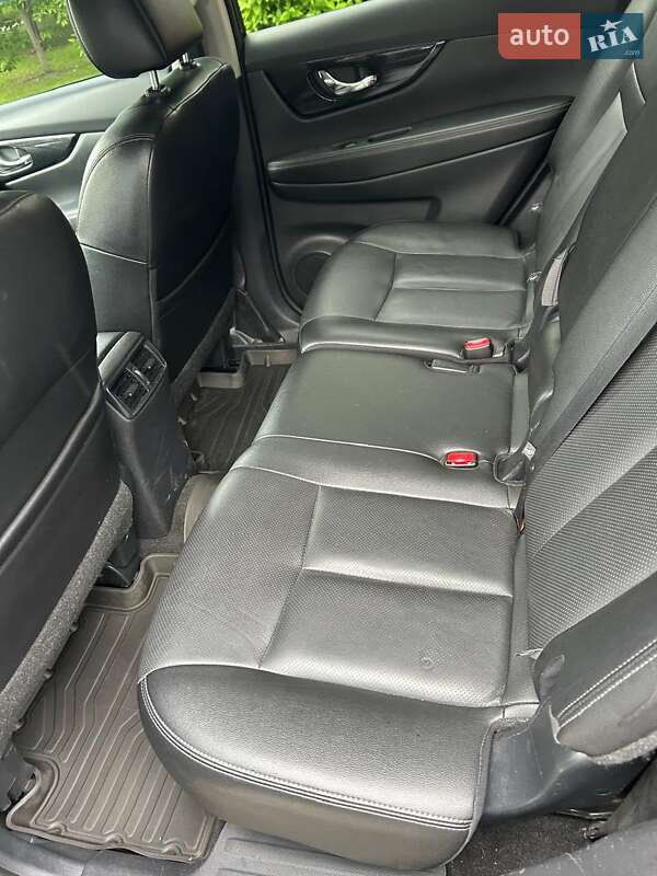 Позашляховик / Кросовер Nissan Rogue 2017 в Івано-Франківську