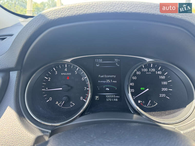 Позашляховик / Кросовер Nissan Rogue 2015 в Львові