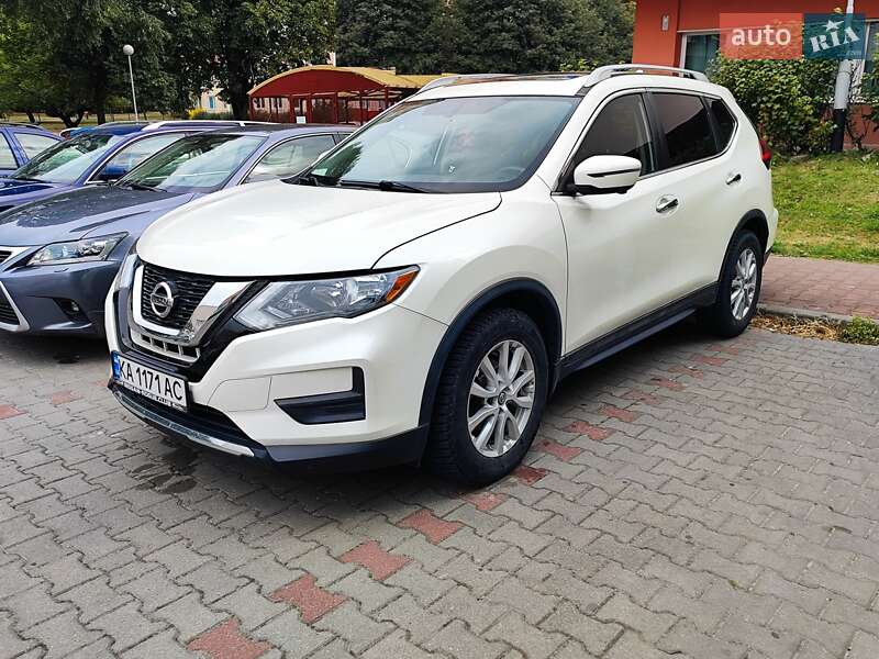 Внедорожник / Кроссовер Nissan Rogue 2017 в Киеве