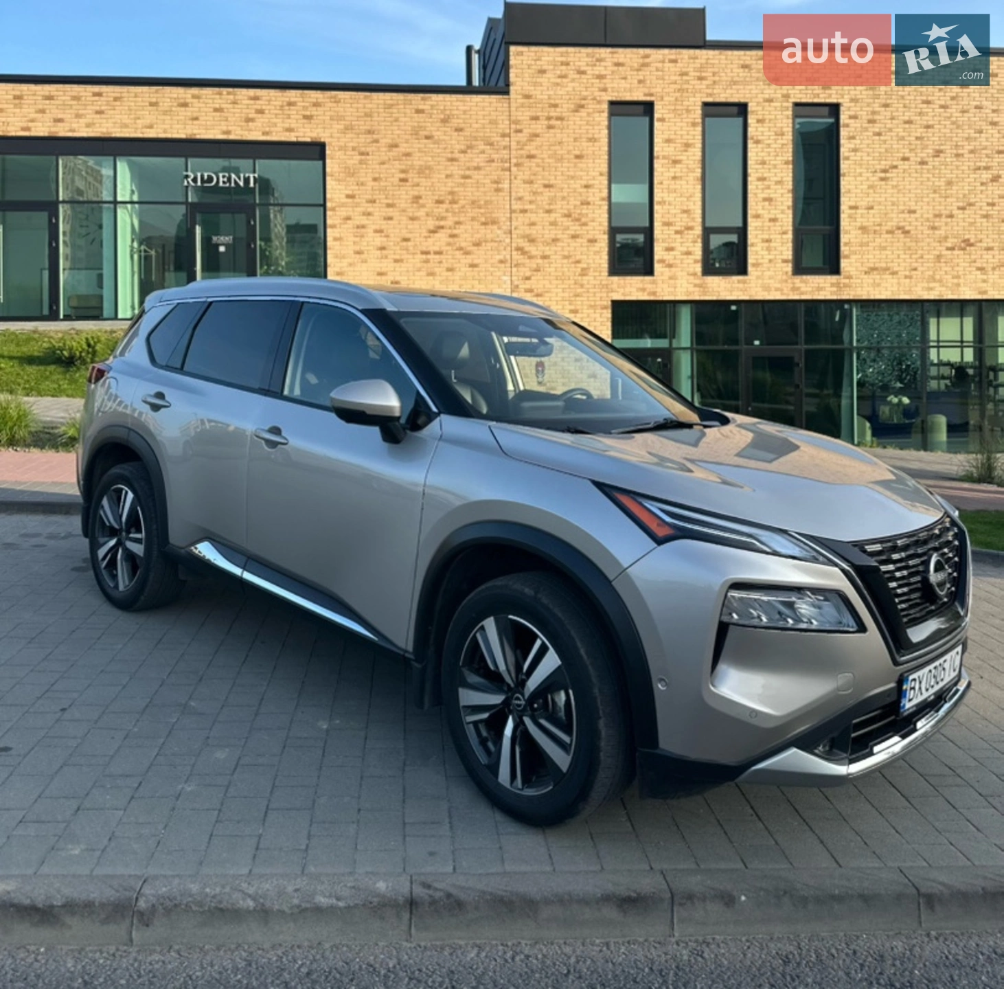 2022 Nissan Rogue - фото 1