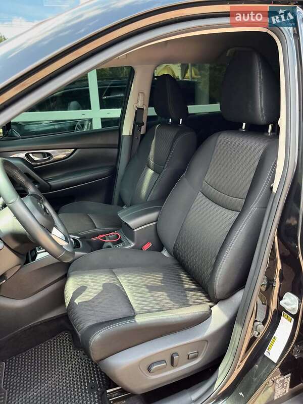 Позашляховик / Кросовер Nissan Rogue 2016 в Полтаві