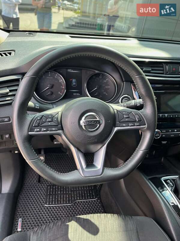 Позашляховик / Кросовер Nissan Rogue 2016 в Полтаві