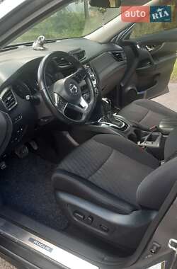 Внедорожник / Кроссовер Nissan Rogue 2018 в 