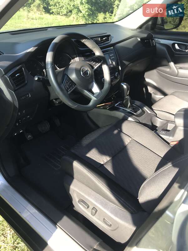 Внедорожник / Кроссовер Nissan Rogue 2017 в Светловодске