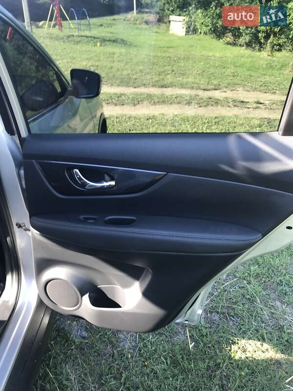 Внедорожник / Кроссовер Nissan Rogue 2017 в Светловодске