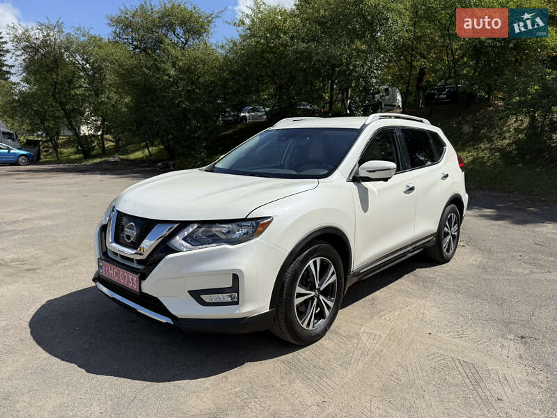 Внедорожник / Кроссовер Nissan Rogue 2018 в 