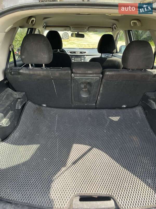 Позашляховик / Кросовер Nissan Rogue 2014 в Львові