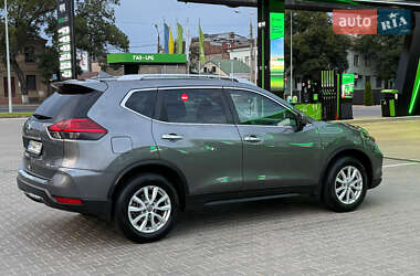 Внедорожник / Кроссовер Nissan Rogue 2017 в 