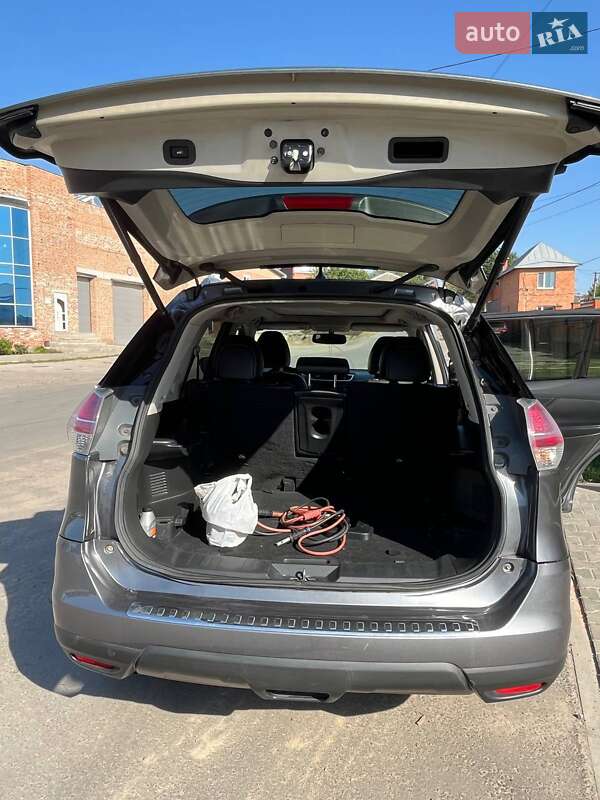 Внедорожник / Кроссовер Nissan Rogue 2016 в Полтаве