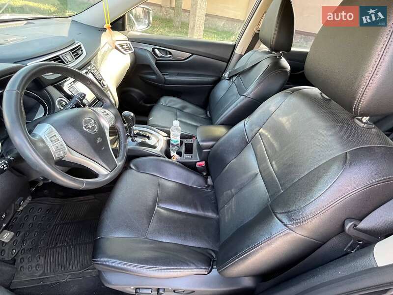 Внедорожник / Кроссовер Nissan Rogue 2016 в Полтаве