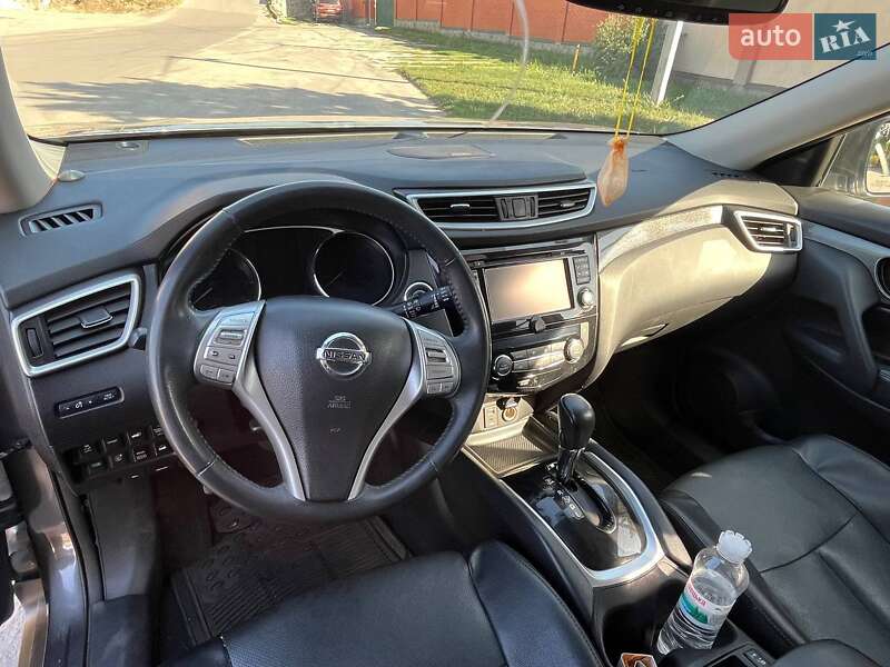 Внедорожник / Кроссовер Nissan Rogue 2016 в Полтаве