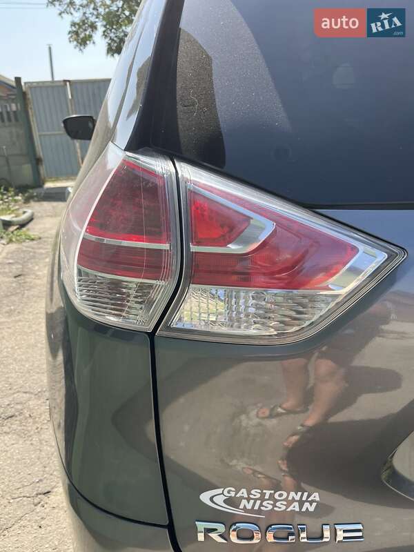 Внедорожник / Кроссовер Nissan Rogue 2016 в Полтаве