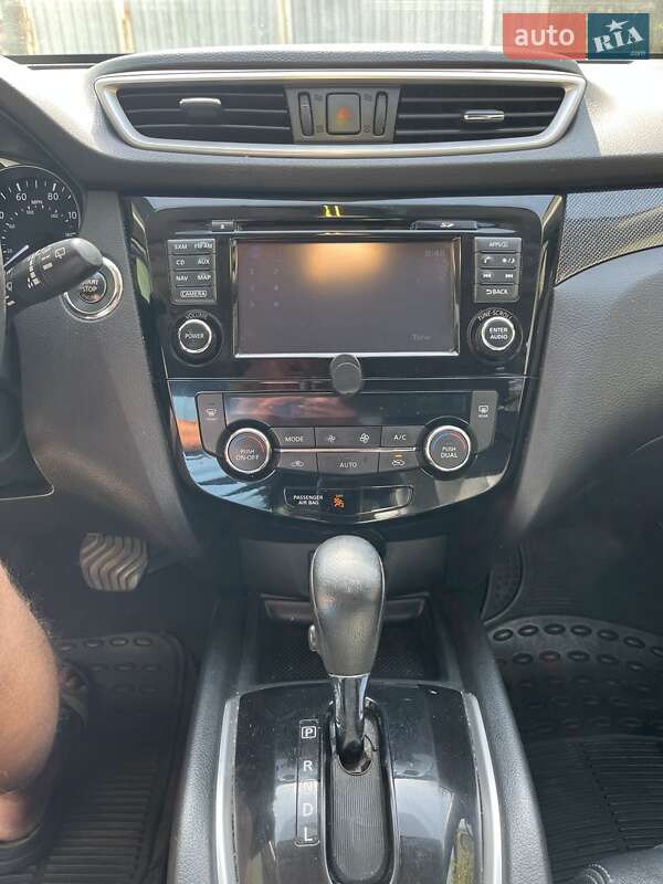 Внедорожник / Кроссовер Nissan Rogue 2016 в Полтаве