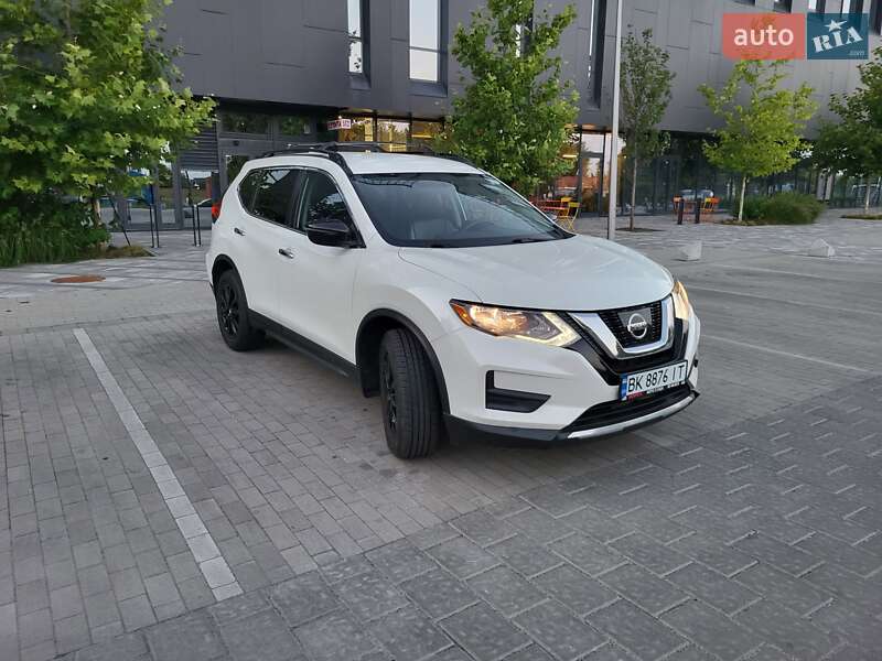 Внедорожник / Кроссовер Nissan Rogue 2017 в Ровно
