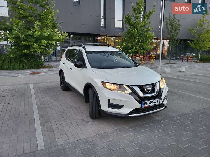 Внедорожник / Кроссовер Nissan Rogue 2017 в Ровно