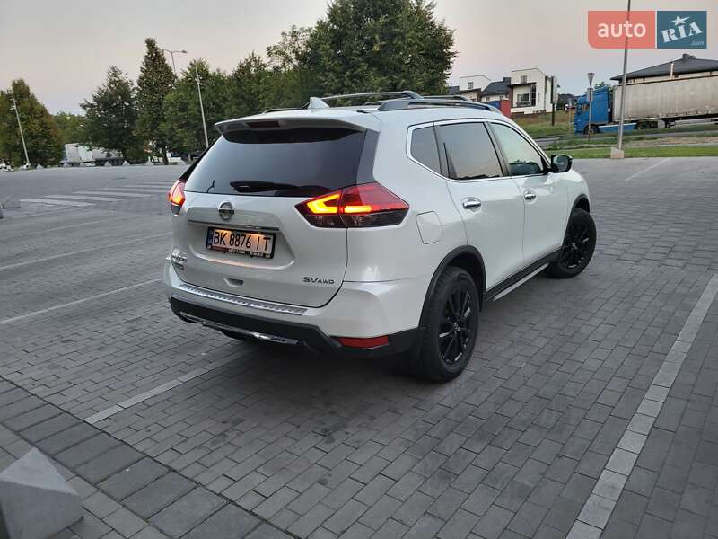 Внедорожник / Кроссовер Nissan Rogue 2017 в Ровно