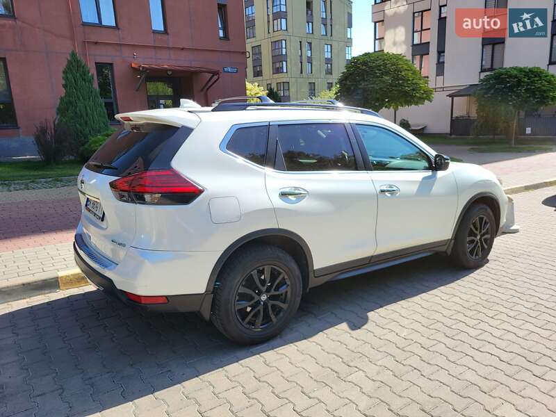 Внедорожник / Кроссовер Nissan Rogue 2017 в Ровно