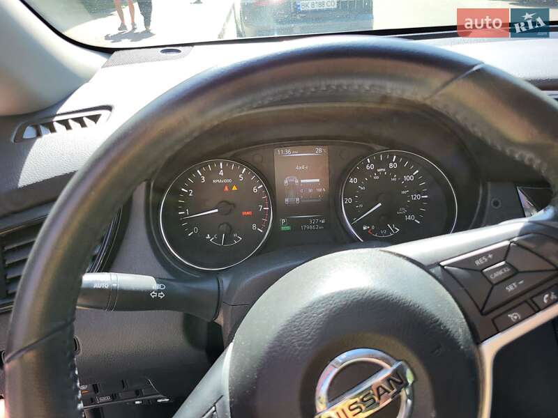 Внедорожник / Кроссовер Nissan Rogue 2017 в Ровно