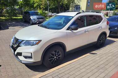 Внедорожник / Кроссовер Nissan Rogue 2017 в Ровно