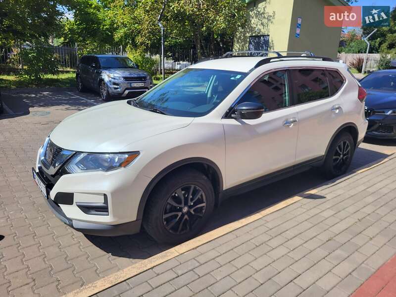 Внедорожник / Кроссовер Nissan Rogue 2017 в Ровно