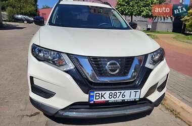 Внедорожник / Кроссовер Nissan Rogue 2017 в Ровно