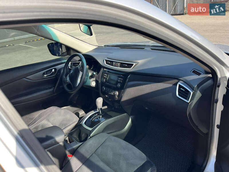 Позашляховик / Кросовер Nissan Rogue 2016 в Чернігові