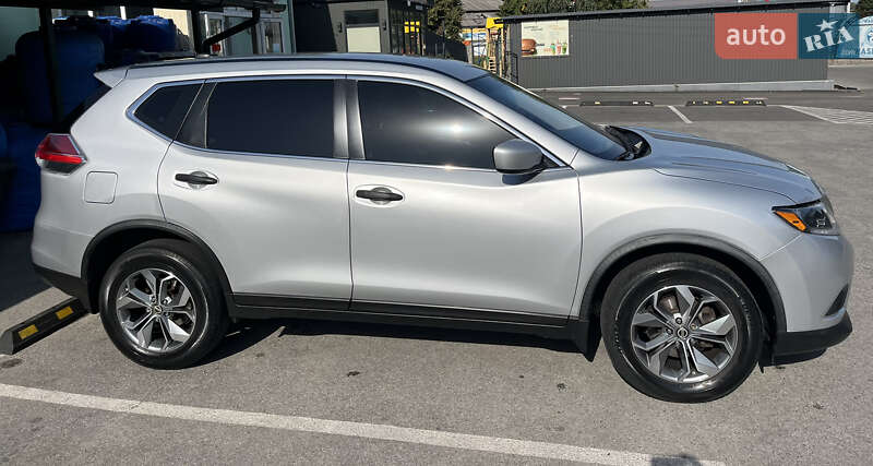 Позашляховик / Кросовер Nissan Rogue 2016 в Чернігові