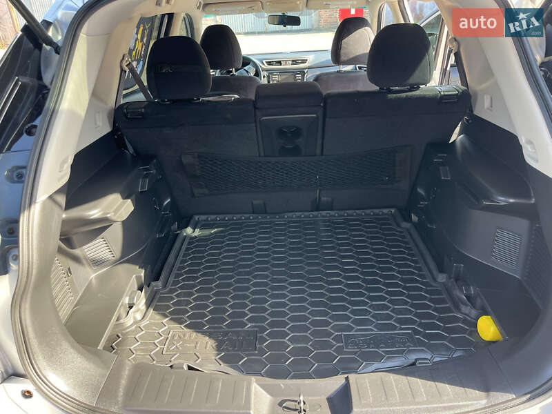 Позашляховик / Кросовер Nissan Rogue 2016 в Чернігові