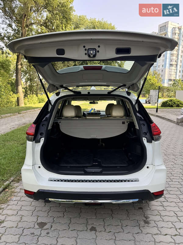 Позашляховик / Кросовер Nissan Rogue 2017 в Сумах