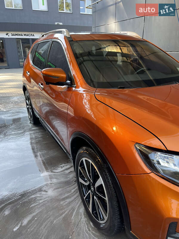 Внедорожник / Кроссовер Nissan Rogue 2017 в Харькове