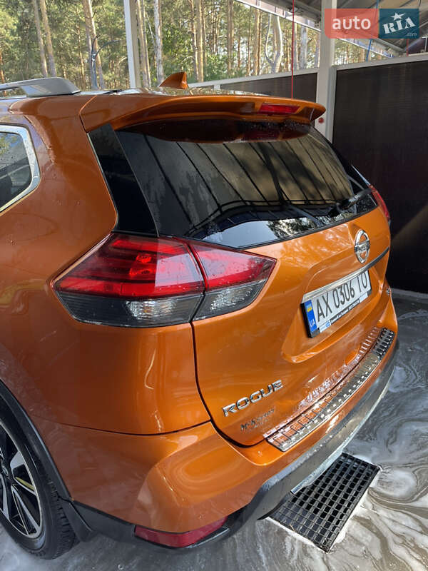 Внедорожник / Кроссовер Nissan Rogue 2017 в Харькове
