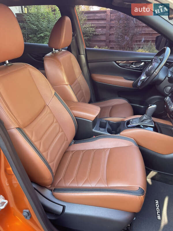 Внедорожник / Кроссовер Nissan Rogue 2017 в Харькове