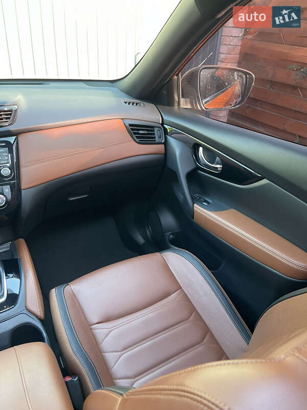 Внедорожник / Кроссовер Nissan Rogue 2017 в Харькове