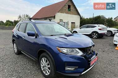 Позашляховик / Кросовер Nissan Rogue 2017 в Луцьку