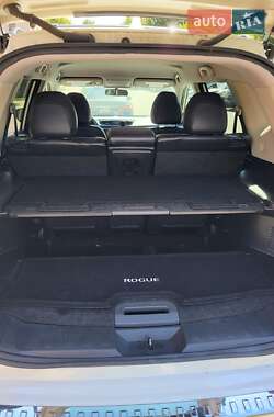 Внедорожник / Кроссовер Nissan Rogue 2017 в Ровно