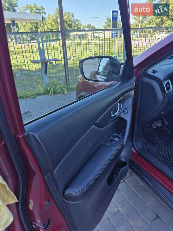 Внедорожник / Кроссовер Nissan Rogue 2015 в Кременчуге