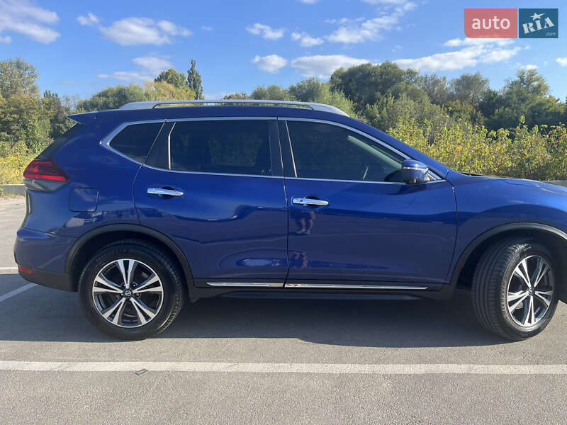 Внедорожник / Кроссовер Nissan Rogue 2017 в Ирпене