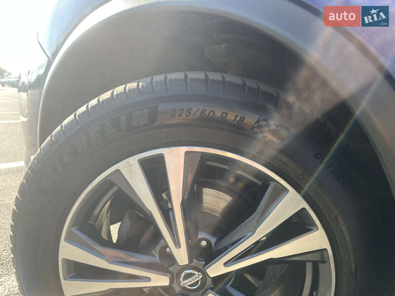 Внедорожник / Кроссовер Nissan Rogue 2017 в Ирпене
