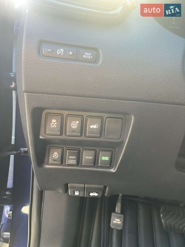 Внедорожник / Кроссовер Nissan Rogue 2017 в Ирпене