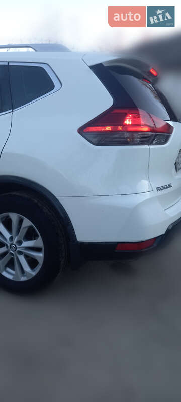 Позашляховик / Кросовер Nissan Rogue 2017 в Городківці