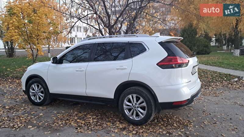Позашляховик / Кросовер Nissan Rogue 2017 в Городківці